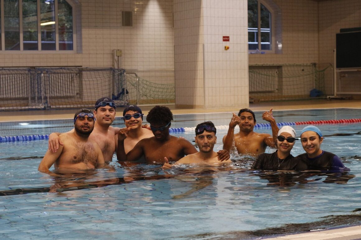 9-SK2025-Gruppenbild_im_Wasser